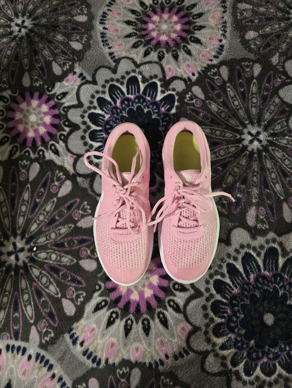Nike Revolution 4 GS Pink White Running Sneakers Girls Size 4.5Y